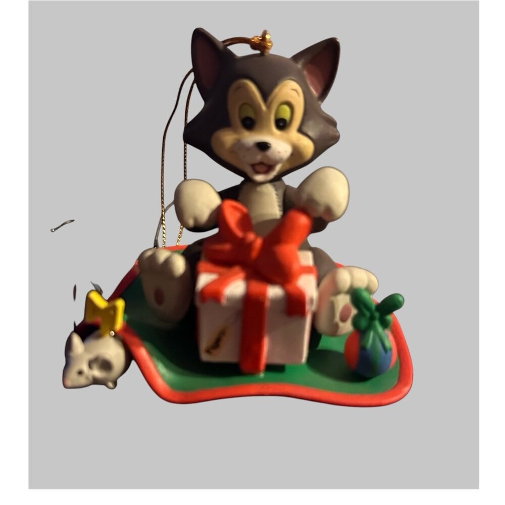 Disney Figaro Cat Christmas Ornament With‎ Gift